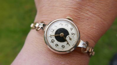 Vintage INGERSOLL Ladies Rolled Gold 7 jewels bracelet watch rolled gold (in working order)