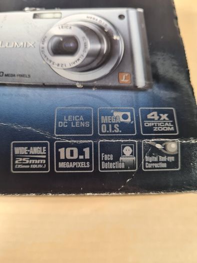 PANASONIC LUMIX FX35 digital camera 10.1MP megapixels boxed with battery charger memory card and case