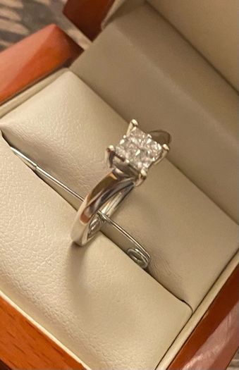 18ct white gold Diamond quad solitaire 4 claw size M original cost 1,795