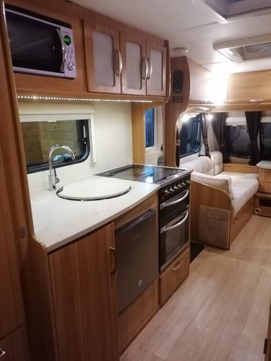 Lunar Lexon 560 4 Berth Caravan 2010