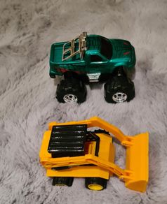 2 kids toy cars.