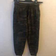 Tracksuit bottoms (age 8-9)