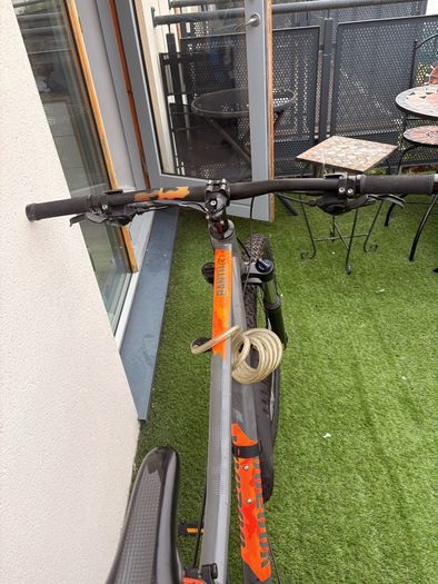 Mountain Bike Size Large Track Pump and lock included