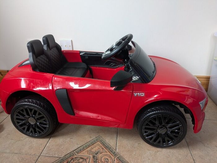 Toy electric car