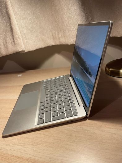 Microsoft Surface Laptop Go