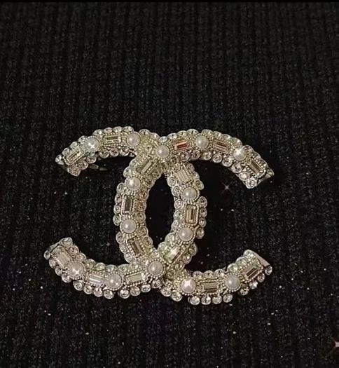 brooch