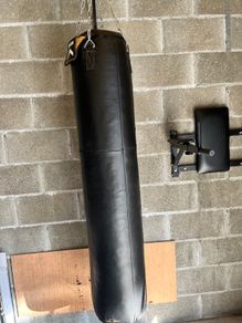 Heavy Duty Punch Bag & Wall Bracket (Excellent Condition)
