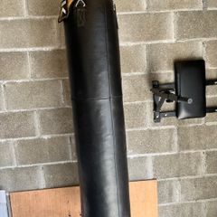 Heavy Duty Punch Bag & Wall Bracket (Excellent Condition)