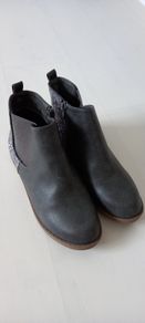 Girls boots.