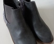 Girls boots.