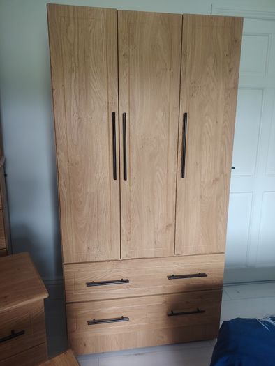 Bedroom furniture set