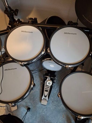 electronic drum kit