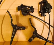 Tektro hydraulic disc brake calipers and levers