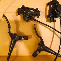 Tektro hydraulic disc brake calipers and levers