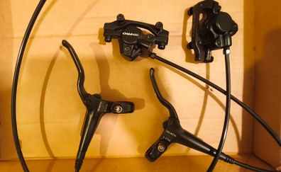 Tektro hydraulic disc brake calipers and levers
