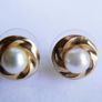Vintage Solid 9ct Yellow Gold 375 Pearl Earrings.  08g. Image 2