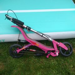 Space Scooter - Pink.(Foldable)+ 2 Kids skate pads set.Excellent working condition