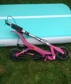 Space Scooter - Pink.(Foldable)+ 2 Kids skate pads set.Excellent working condition