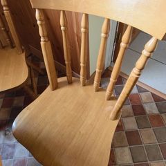 extendable kitchen table + chairs