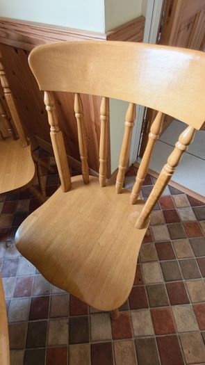 extendable kitchen table + chairs