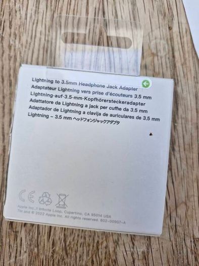 Apple lightening to headphone jack adapter