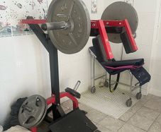 Leverage Squat Machine