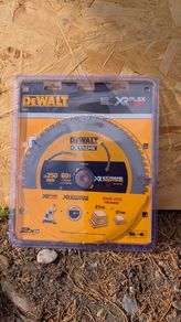 DeWalt Extreme Runtime 250mm 60 Tooth Blade - New