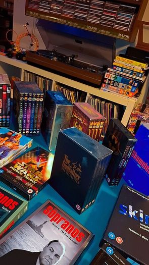Hundreds of collectible dvd boxsets