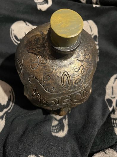skull poison decoration size 22/15 cm