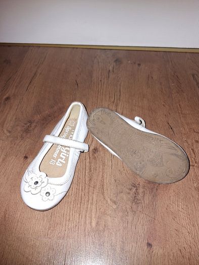 Gorgeous white leather shoes from M&S, size 10, pristine condition