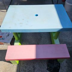 kids table and chairs