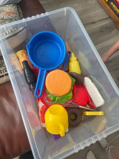 Play kitchen and accessories