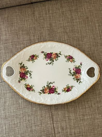 Vintage Royal Albert Old Country Roses Oval Tray With Heart Cut Out Handles 9.5"