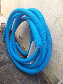 Flexible, corrugated hose 2 pieces