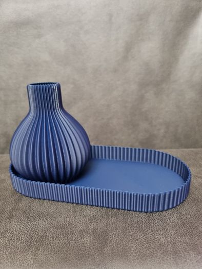 3D printed blue vase and tray set