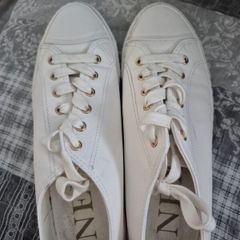 shoes size 7.