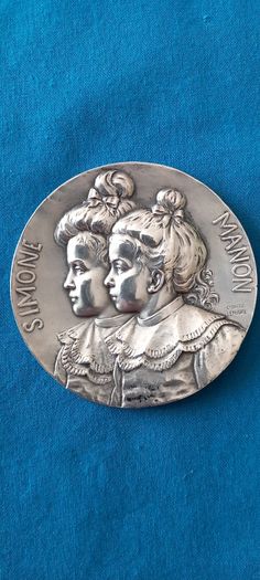Medal Family, Children, Simone And Manon, Au