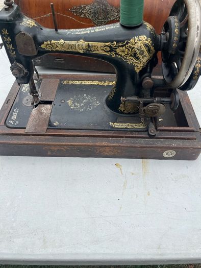 Singer table top sewing machine.