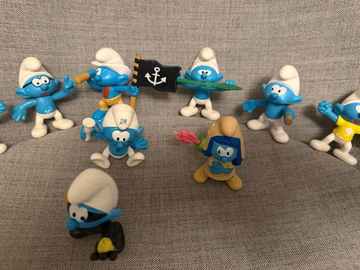 Lot of 10 Smurfs figurines