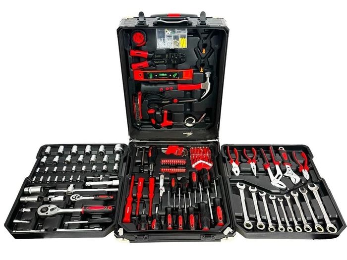 Brand New 599 Piece Tool Suitcase