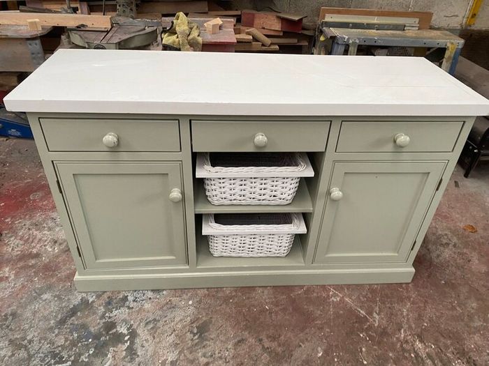 Kitchen dresser unit