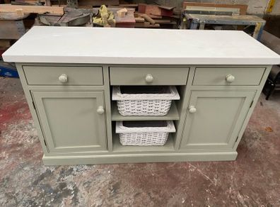 Kitchen dresser unit