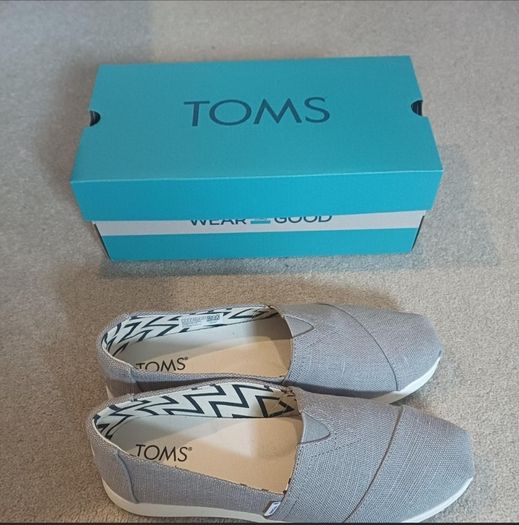 Grey Toms Shoes Size 6