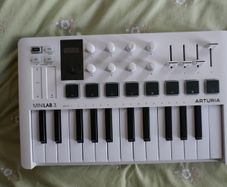 Arturia MiniLab 37