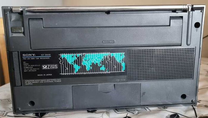 Sony ICF-2001D World Band Radio Tuner Receiver FM LW MW SW, working good.