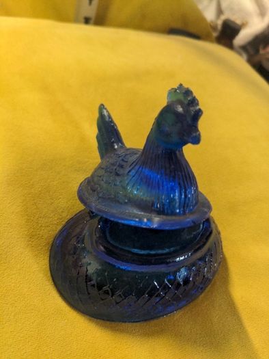 VINTAGE ASIAN COBALT Blue Glass Hen on a Nest Trinket Dish