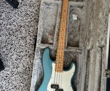 Fender Player Precision Bass (2021, Tidepool Metallic Blue) and Hardcase