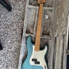 Fender Player Precision Bass (2021, Tidepool Metallic Blue) and Hardcase