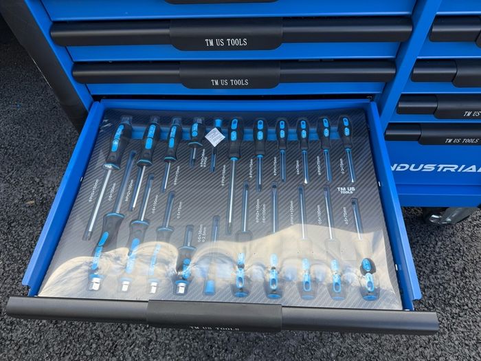 Brand New 12 Drawer Tool Chest Full Of Tools