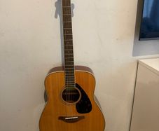 acoustic guitar Yamaha